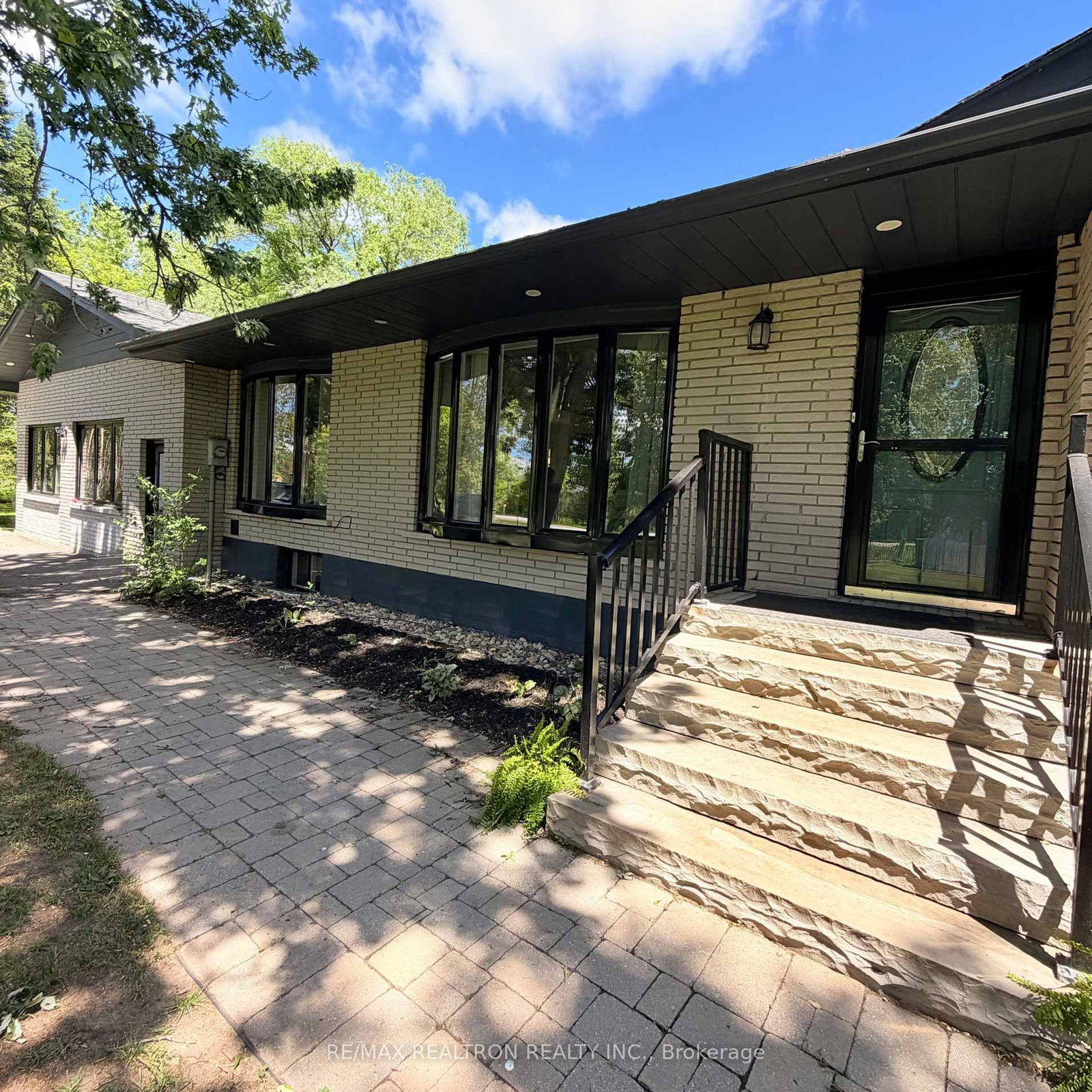 22305 Kennedy Road • East Gwillimbury, ON photo 2