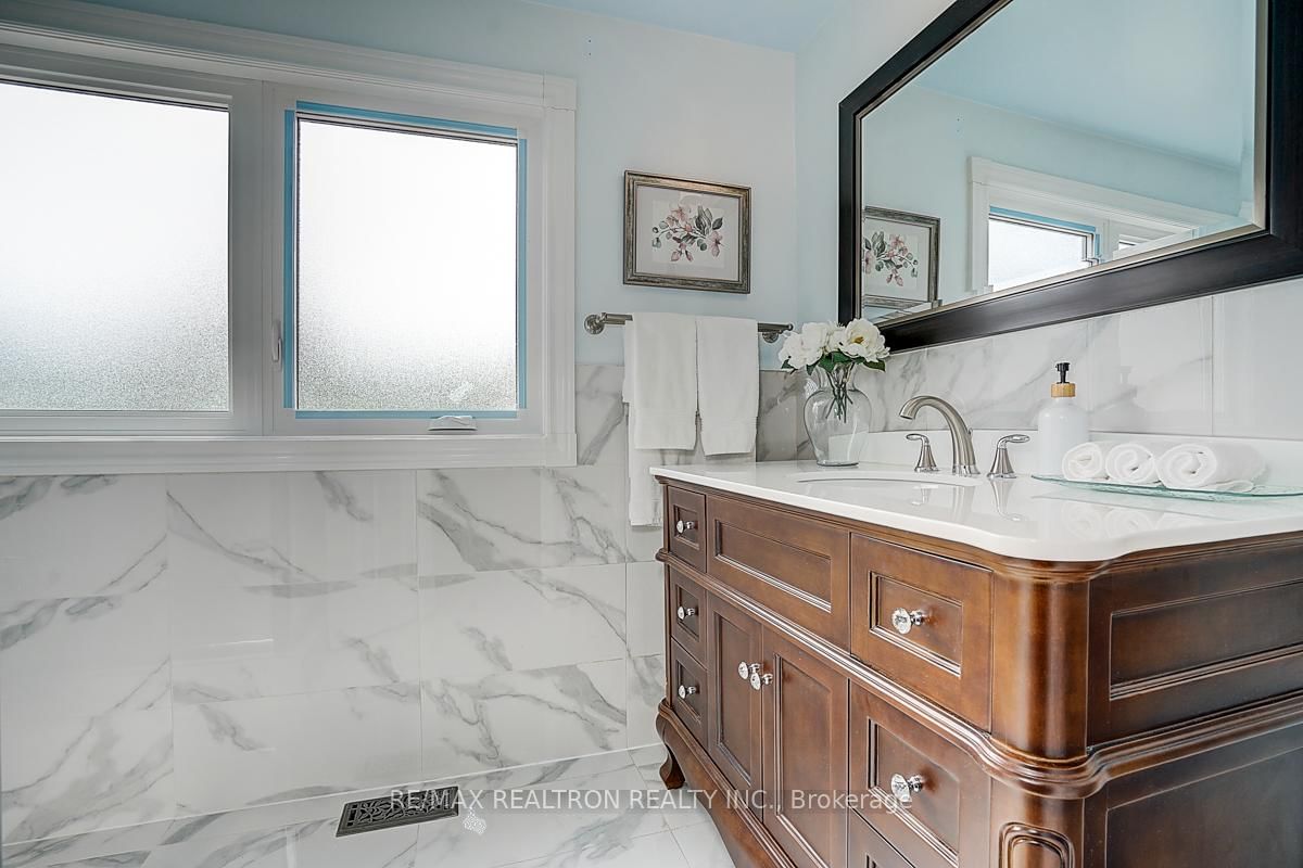 233 Brimson Drive • Newmarket, ON photo 33