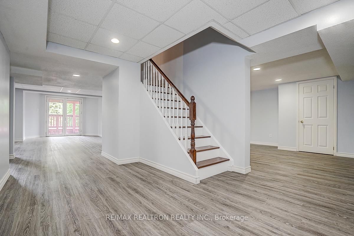 233 Brimson Drive • Newmarket, ON photo 38