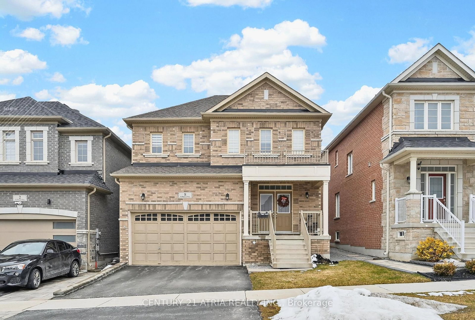 8 Fallharvest Way • Whitchurch-Stouffville, ON photo 2