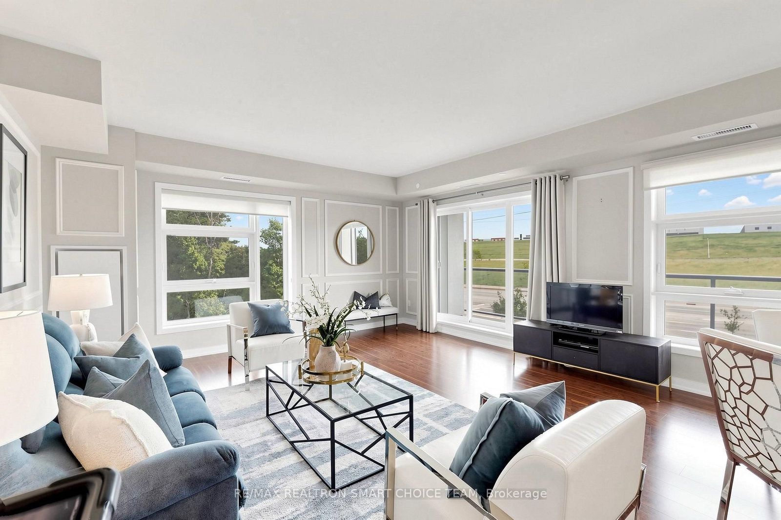 555 William Graham Drive • #213 • Aurora, ON photo 5