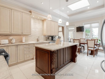 5 Long Hill Drive • Richmond Hill, ON photo 9