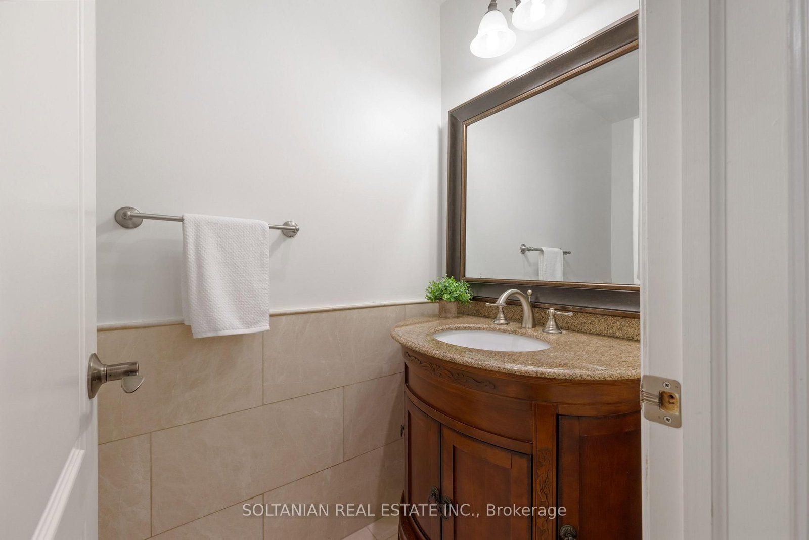 28 Dunvegan Drive • Richmond Hill, ON photo 17