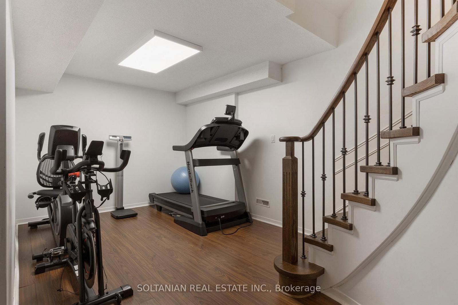 28 Dunvegan Drive • Richmond Hill, ON photo 33