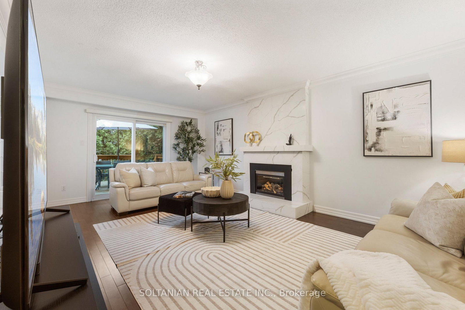 28 Dunvegan Drive • Richmond Hill, ON photo 4
