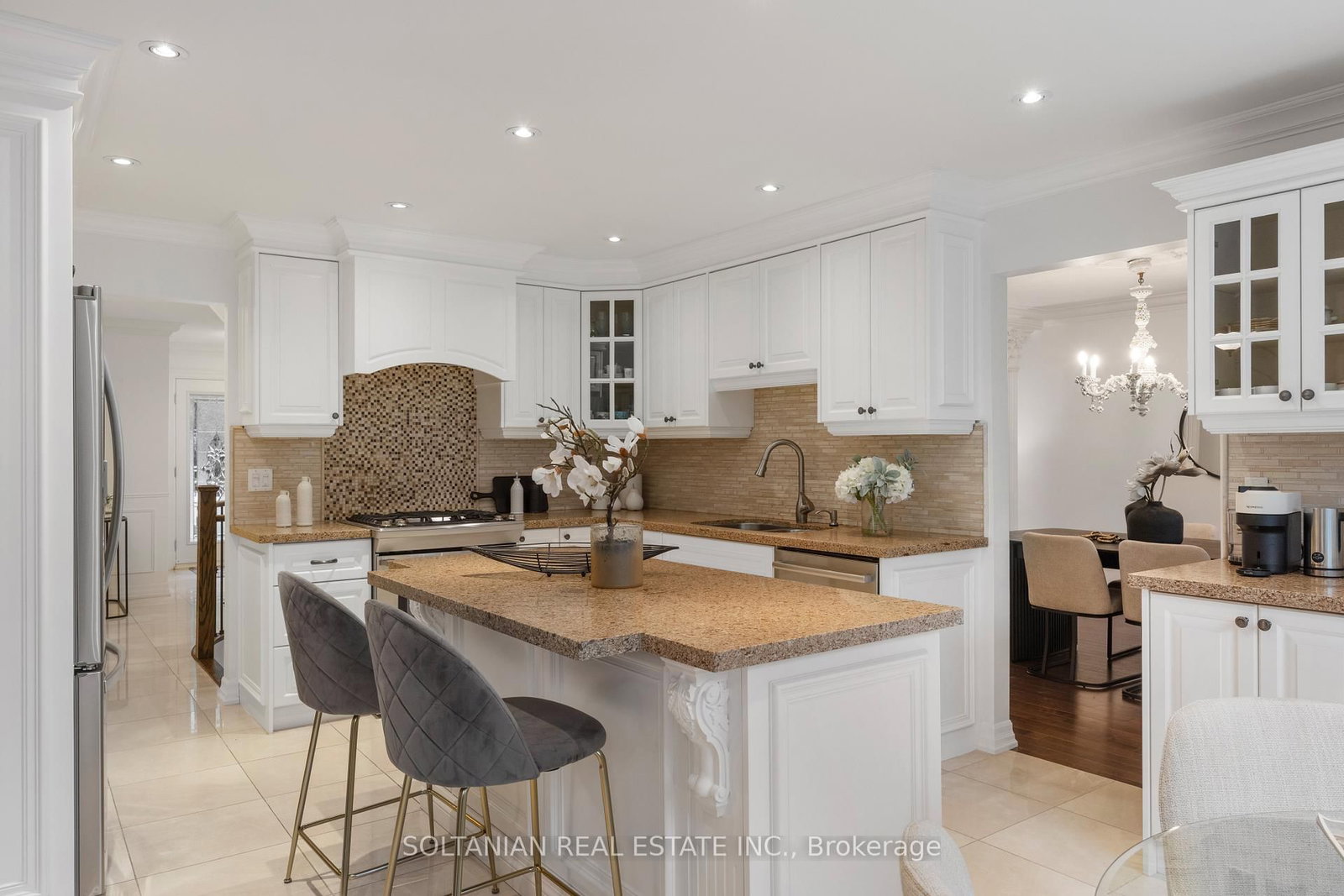 28 Dunvegan Drive • Richmond Hill, ON photo 9