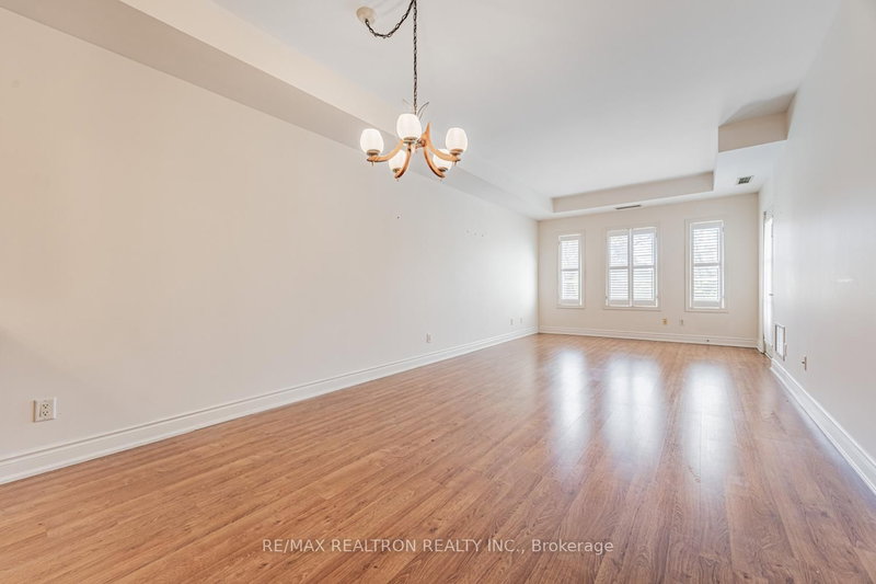 207 - 9901 Keele Street