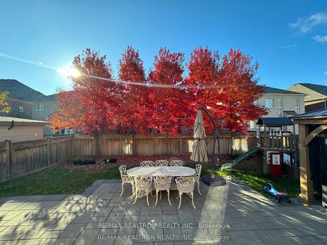41 Woodgate Pines Drive