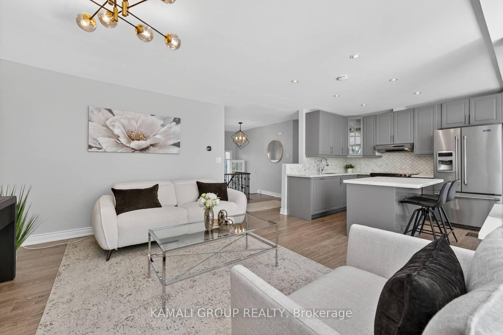 61 Lawnwood Court • Richmond Hill, ON photo 12