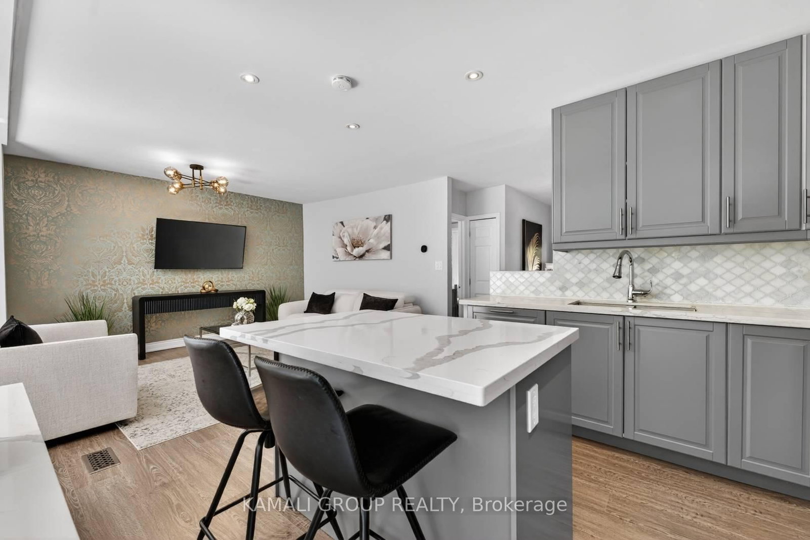 61 Lawnwood Court • Richmond Hill, ON photo 19