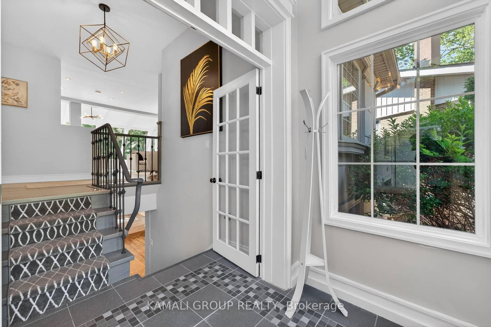 61 Lawnwood Court • Richmond Hill, ON photo 5