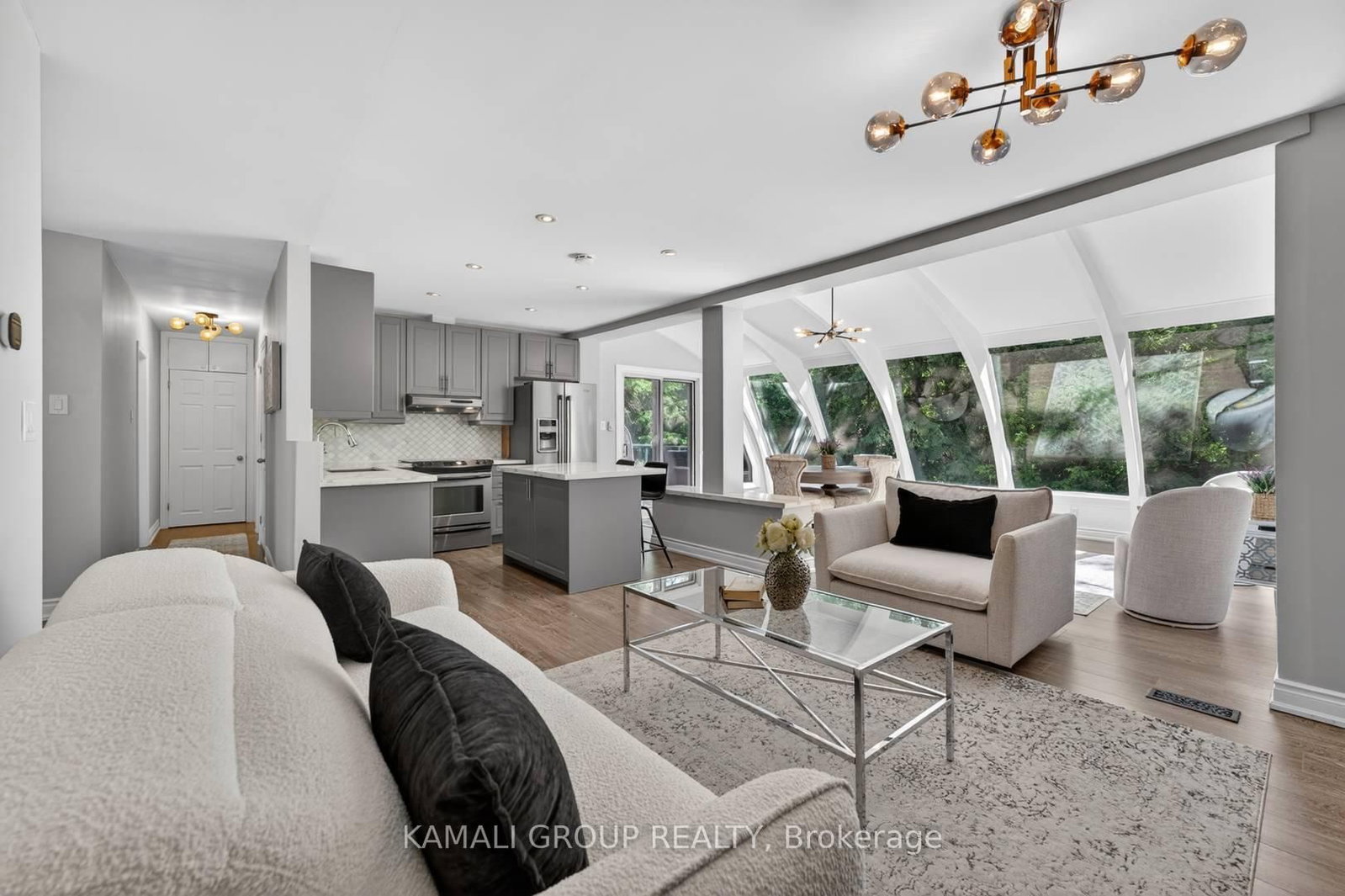 61 Lawnwood Court • Richmond Hill, ON photo 7