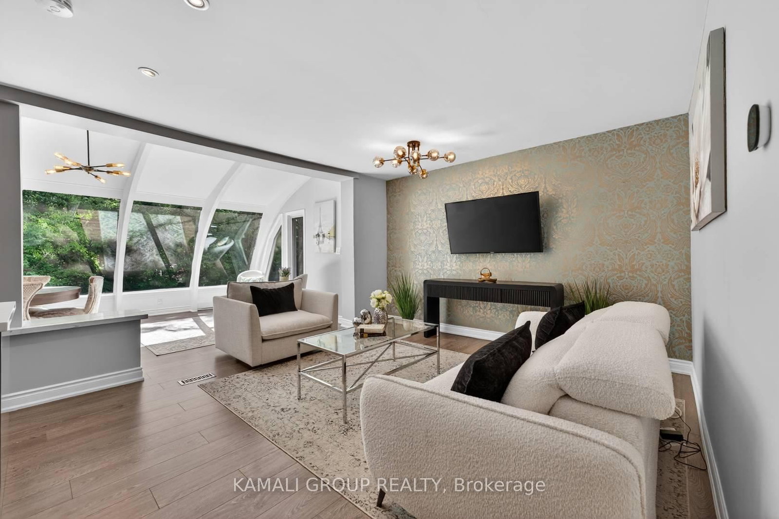 61 Lawnwood Court • Richmond Hill, ON photo 8