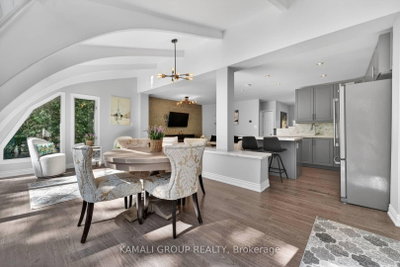 61 Lawnwood Court • Richmond Hill, ON photo 9