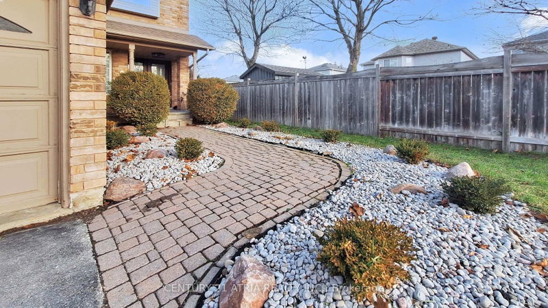 1166 Oriole Crescent
