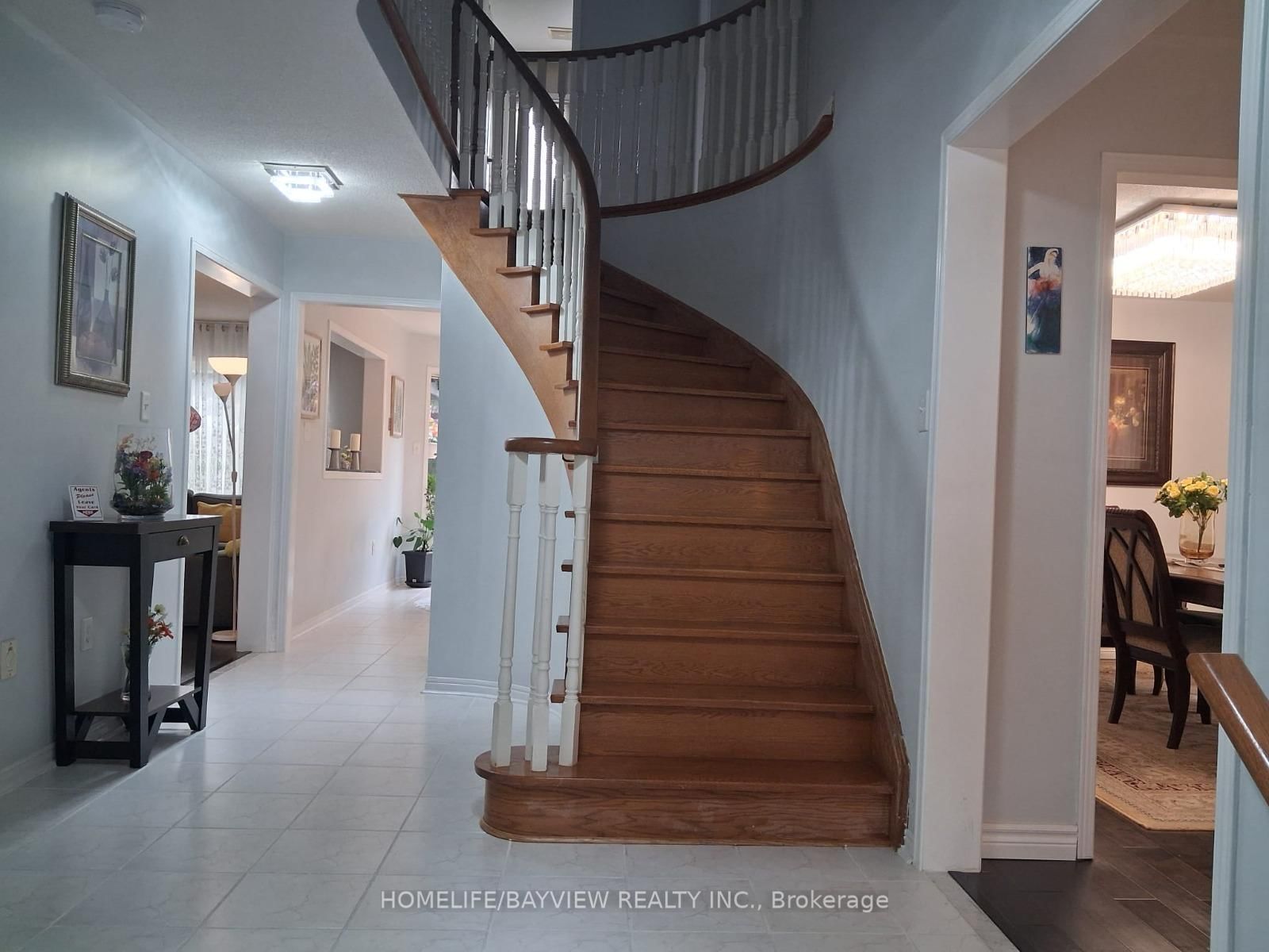 137 Widdifield Avenue • Newmarket, ON photo 4