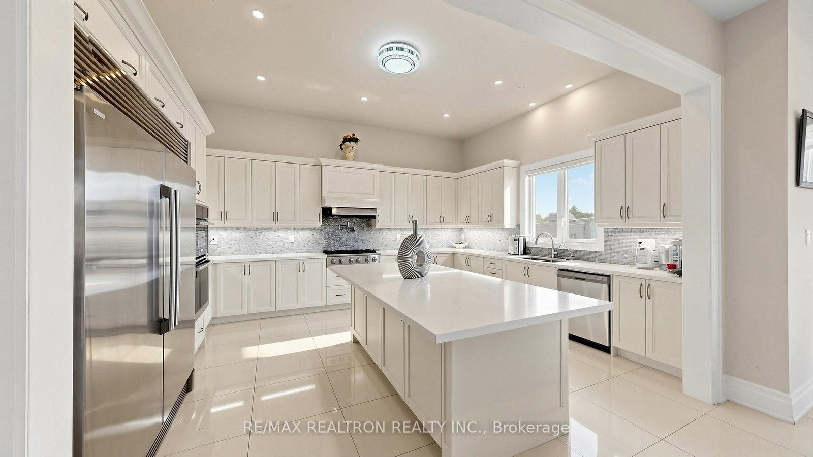 28 Sam Davis Court • Whitchurch-Stouffville, ON photo 6
