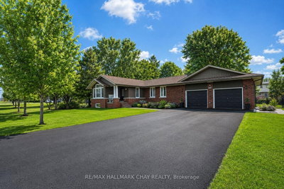 5-bed Detached House · 1587 Mount Albert Rd