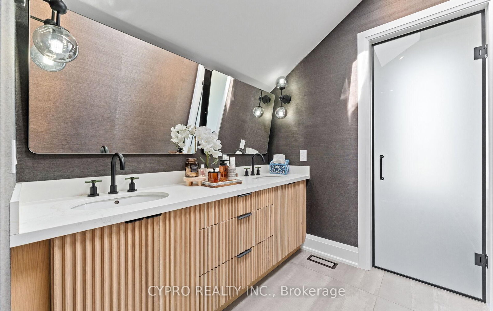 Bayview Northeast, Aurora photo 45