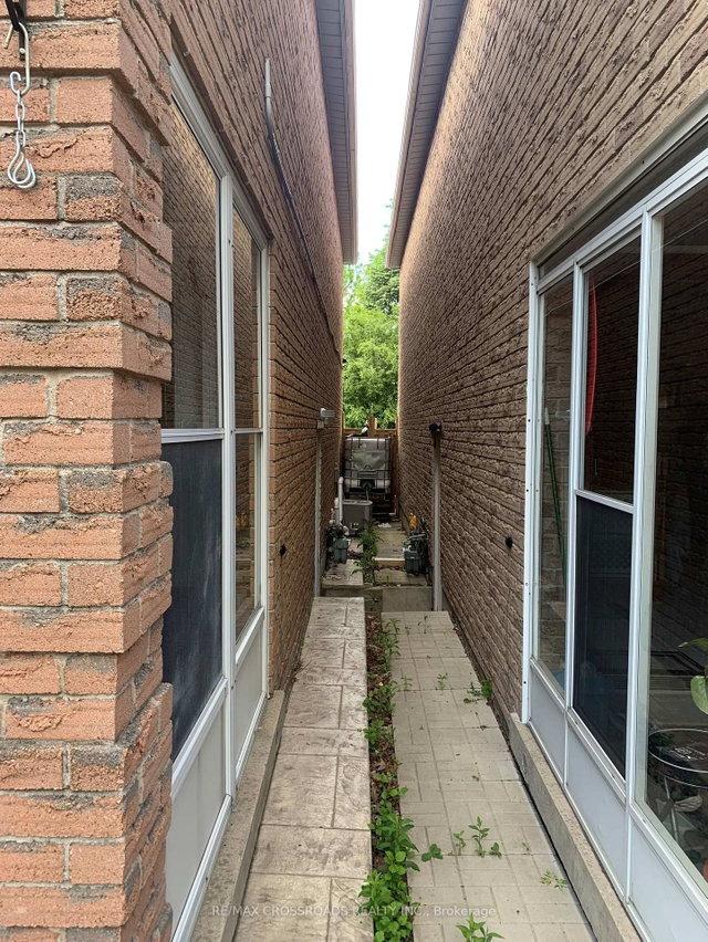 Bsmt - 18 Laguna Crescent