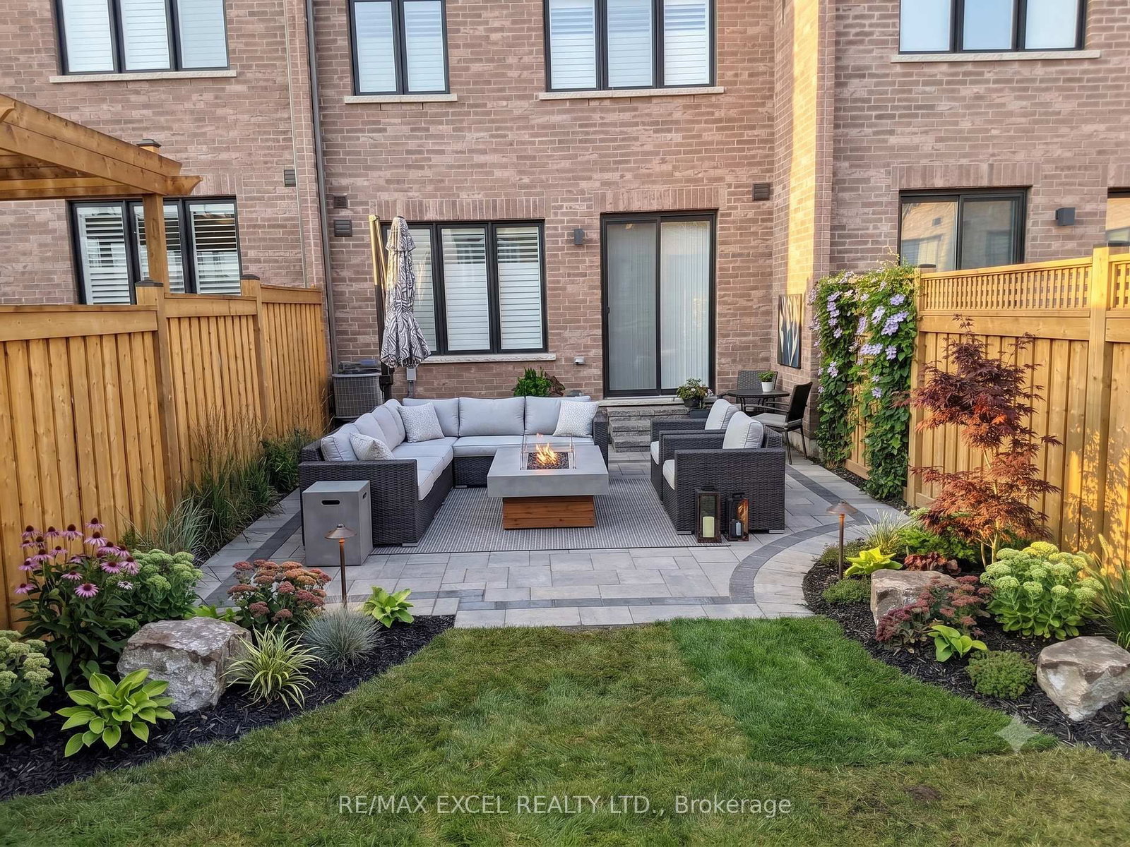 8 Helliwell Crescent • Richmond Hill, ON photo 17