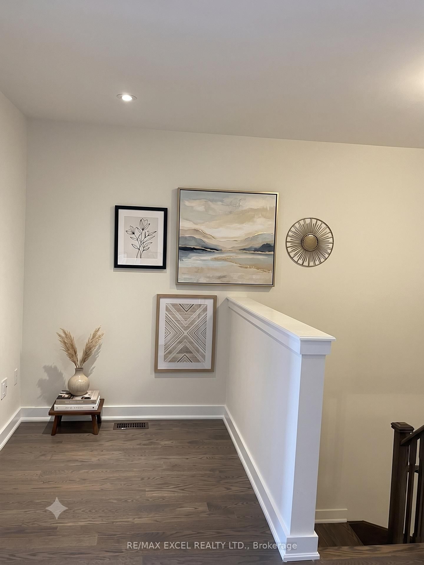 8 Helliwell Crescent • Richmond Hill, ON photo 7