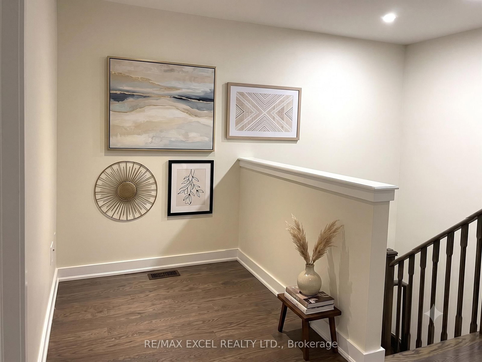8 Helliwell Crescent • Richmond Hill, ON photo 8