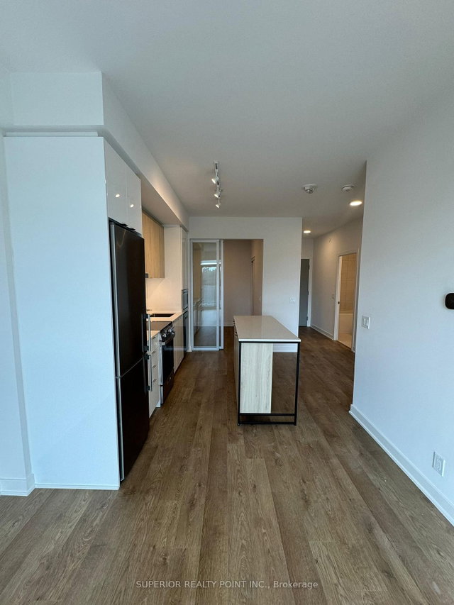 314 - 30 Upper Mall Way
