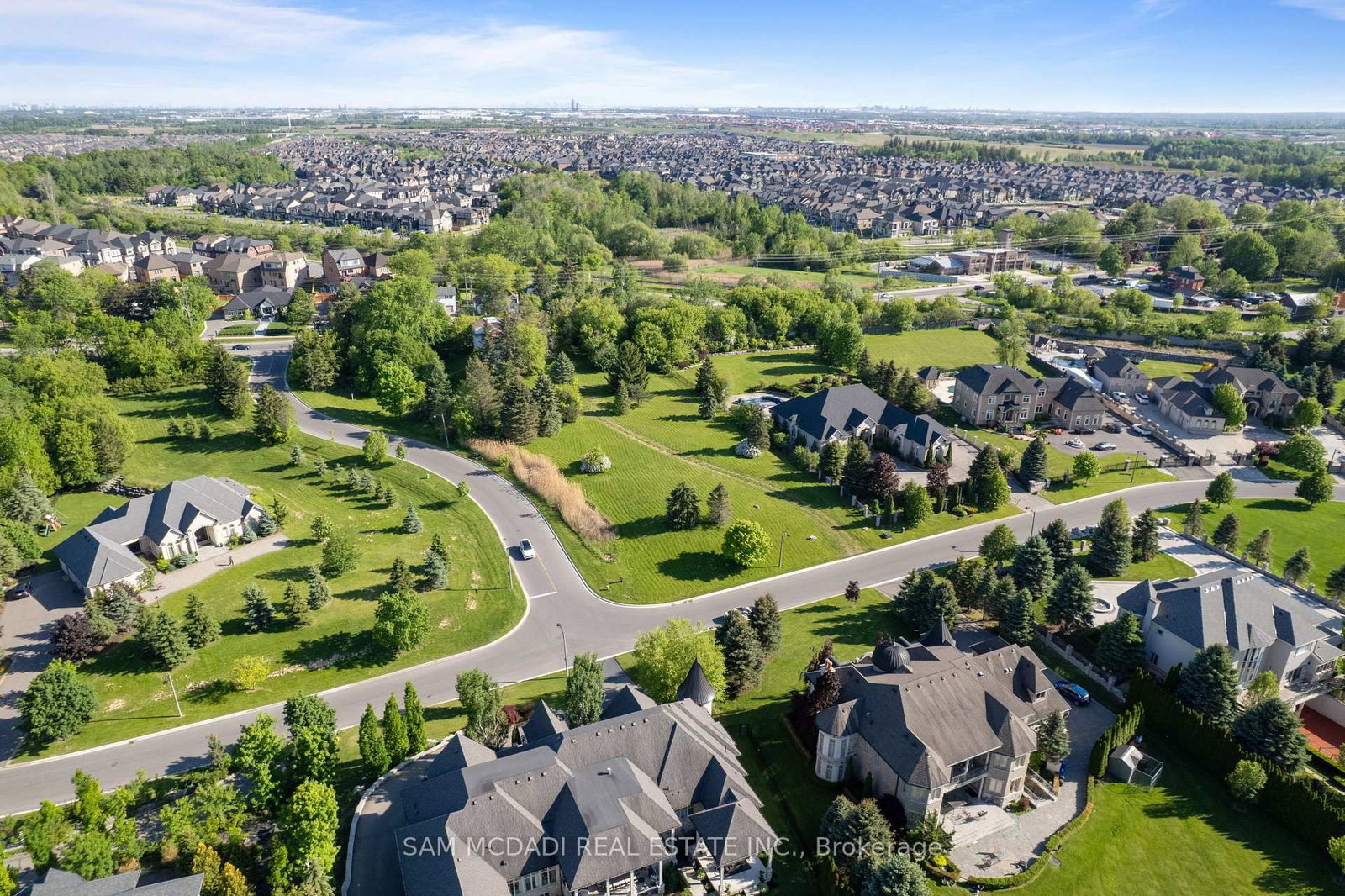 16 Charles Cooper Court • Vaughan, ON photo 11