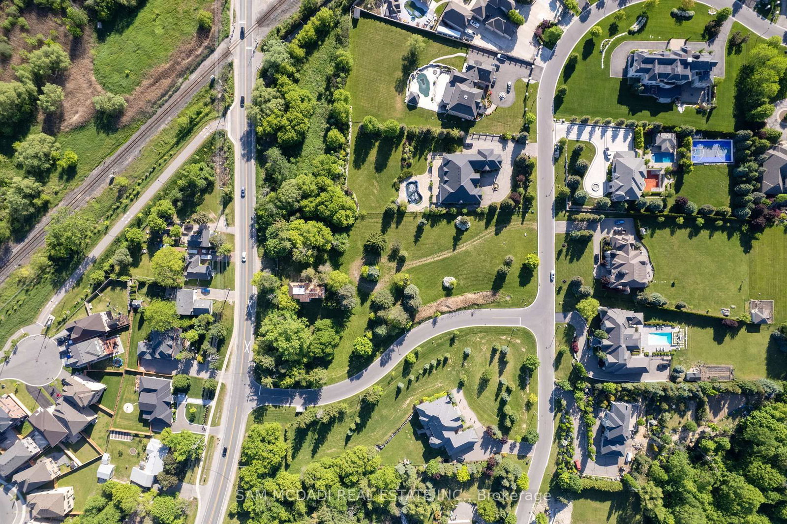 16 Charles Cooper Court • Vaughan, ON photo 13