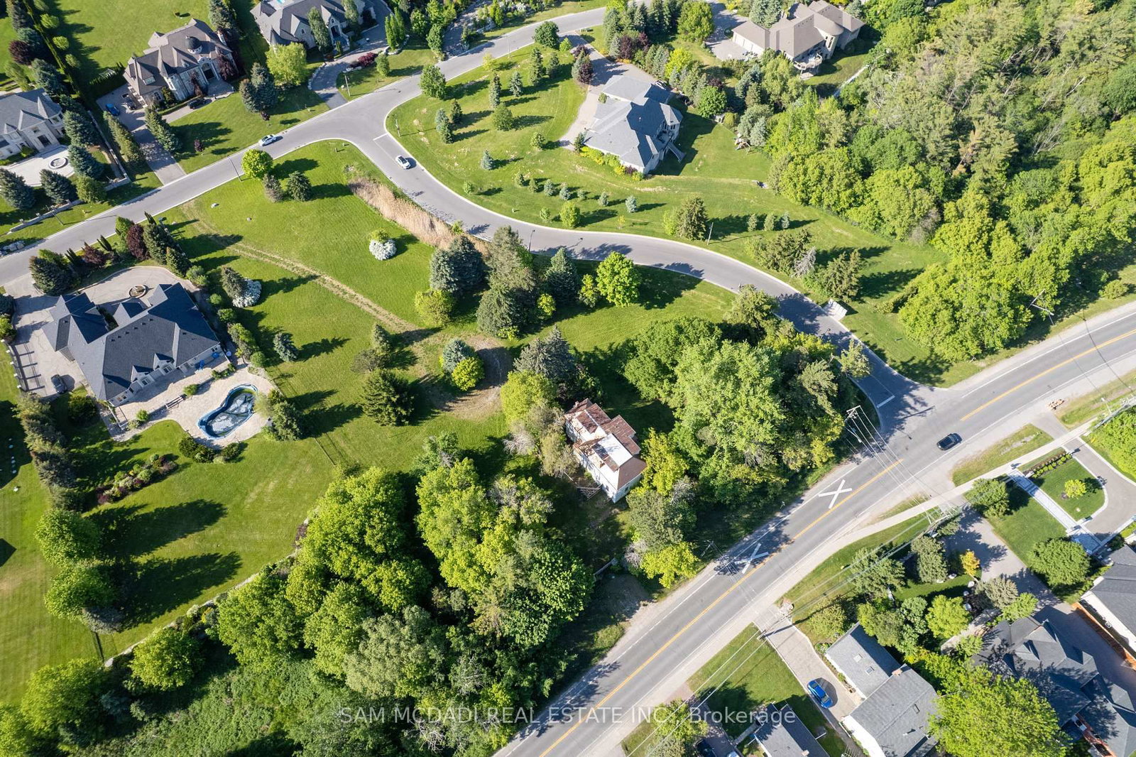 16 Charles Cooper Court • Vaughan, ON photo 5