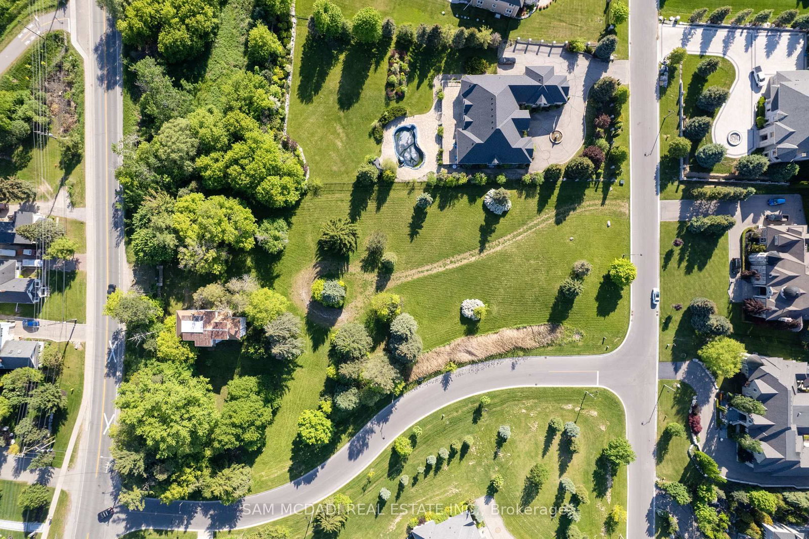16 Charles Cooper Court • Vaughan, ON photo 6