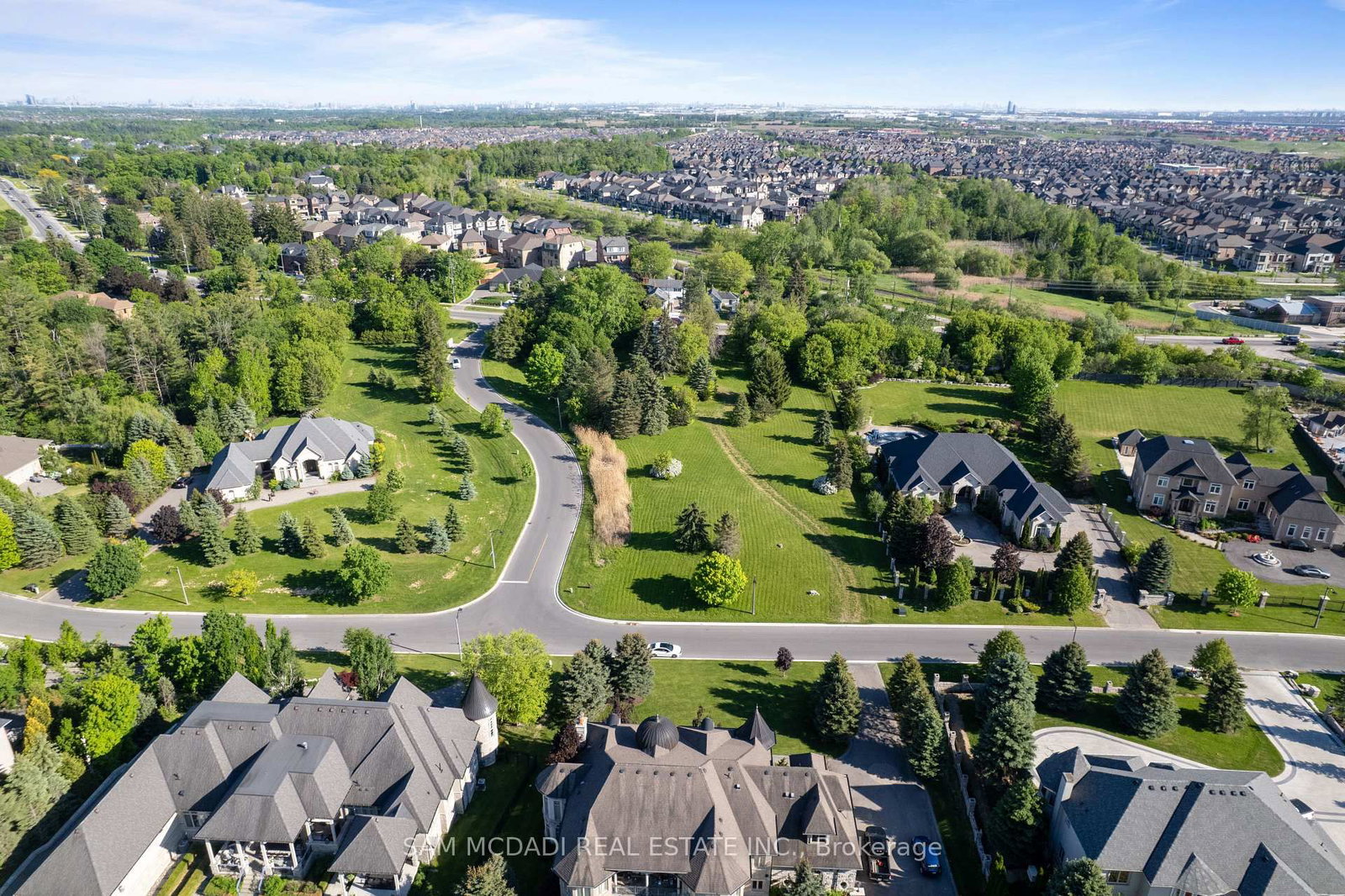 16 Charles Cooper Court • Vaughan, ON photo 7