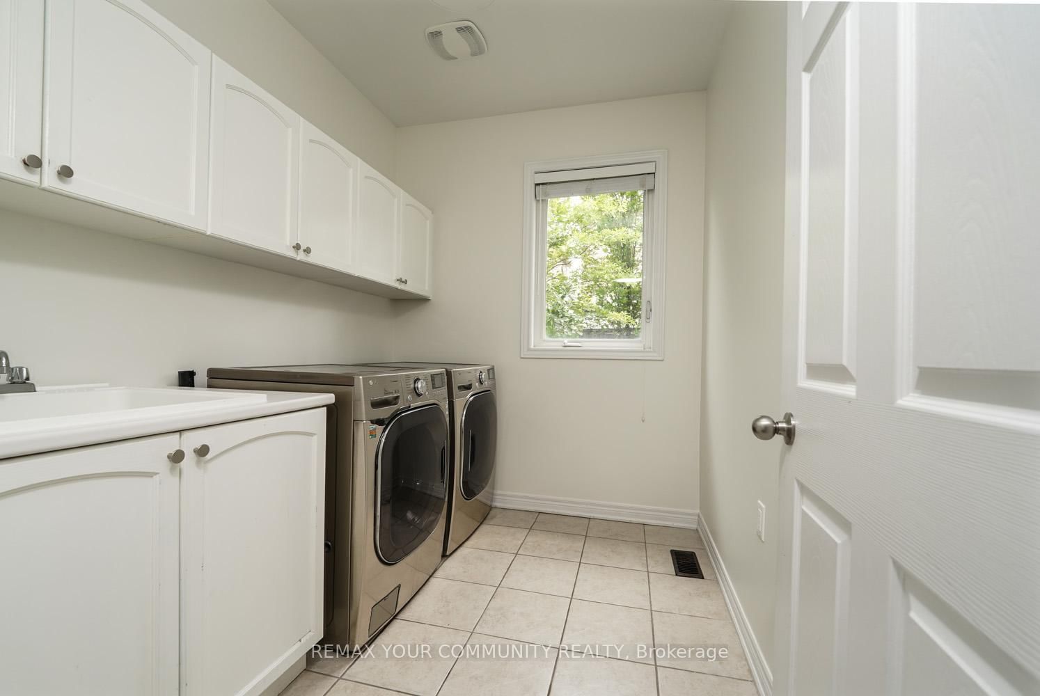 37 Heron Hollow Avenue • Richmond Hill, ON photo 27