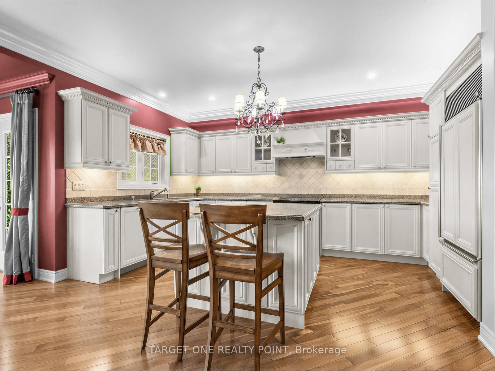 20 Ormsby Court • Richmond Hill, ON photo 11