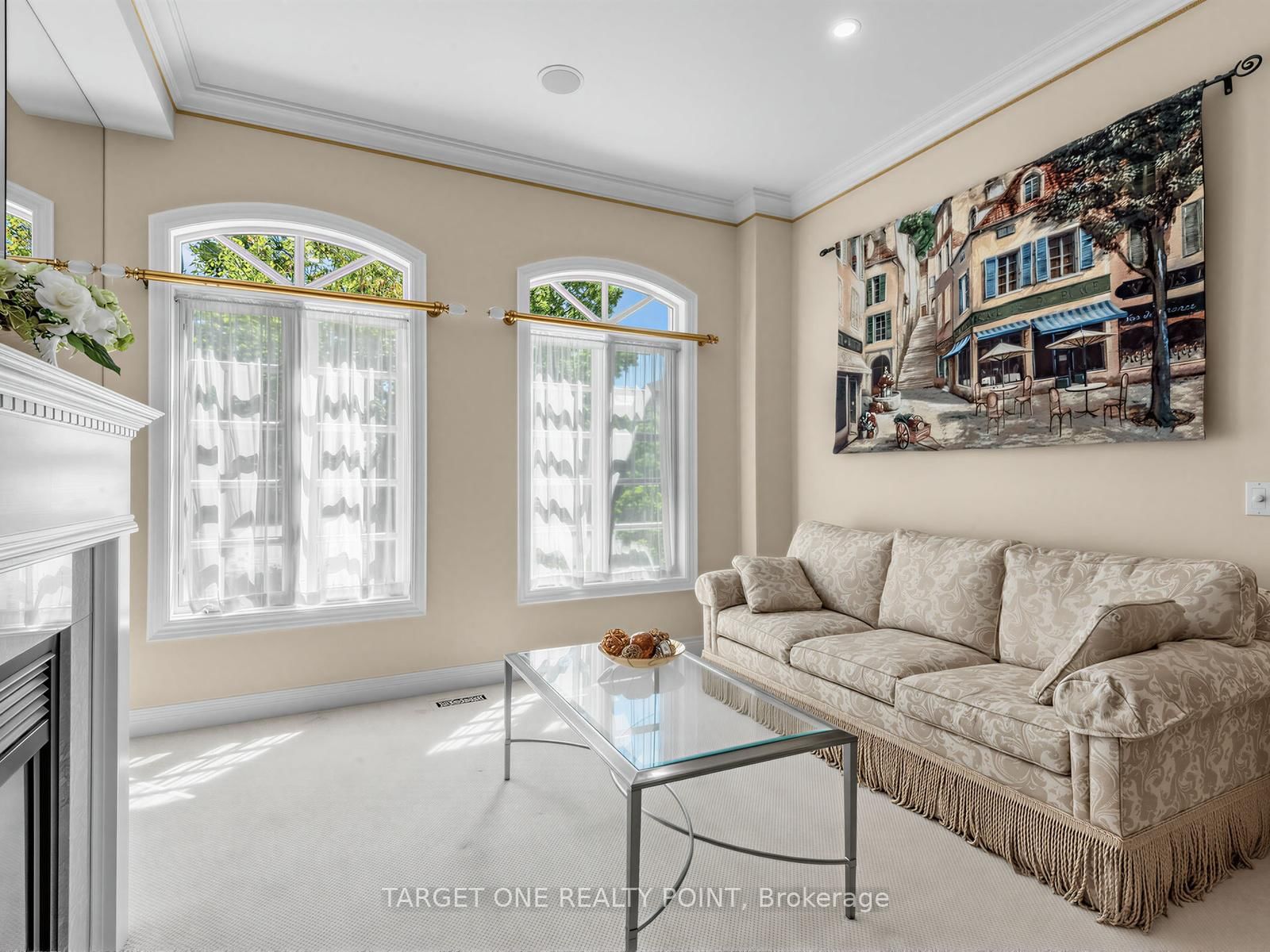 20 Ormsby Court • Richmond Hill, ON photo 6