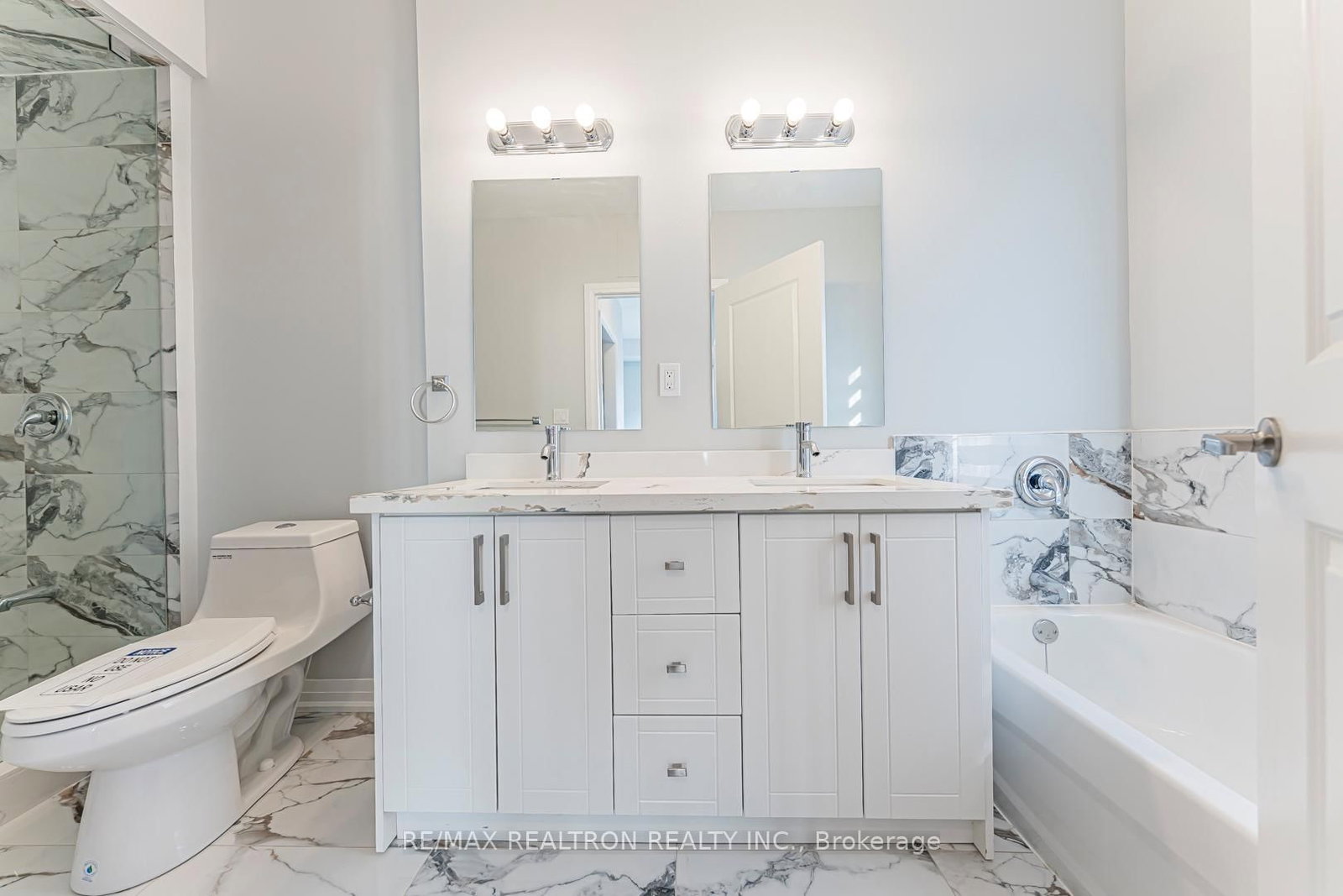 260 Eagle Street • #26 • Newmarket, ON photo 36