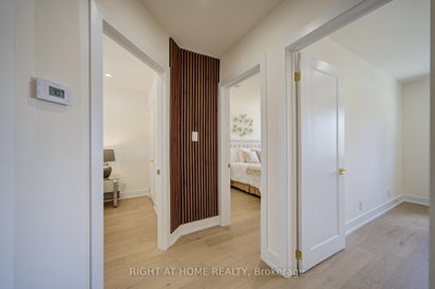 9 Cartier Crescent • Richmond Hill, ON photo 8