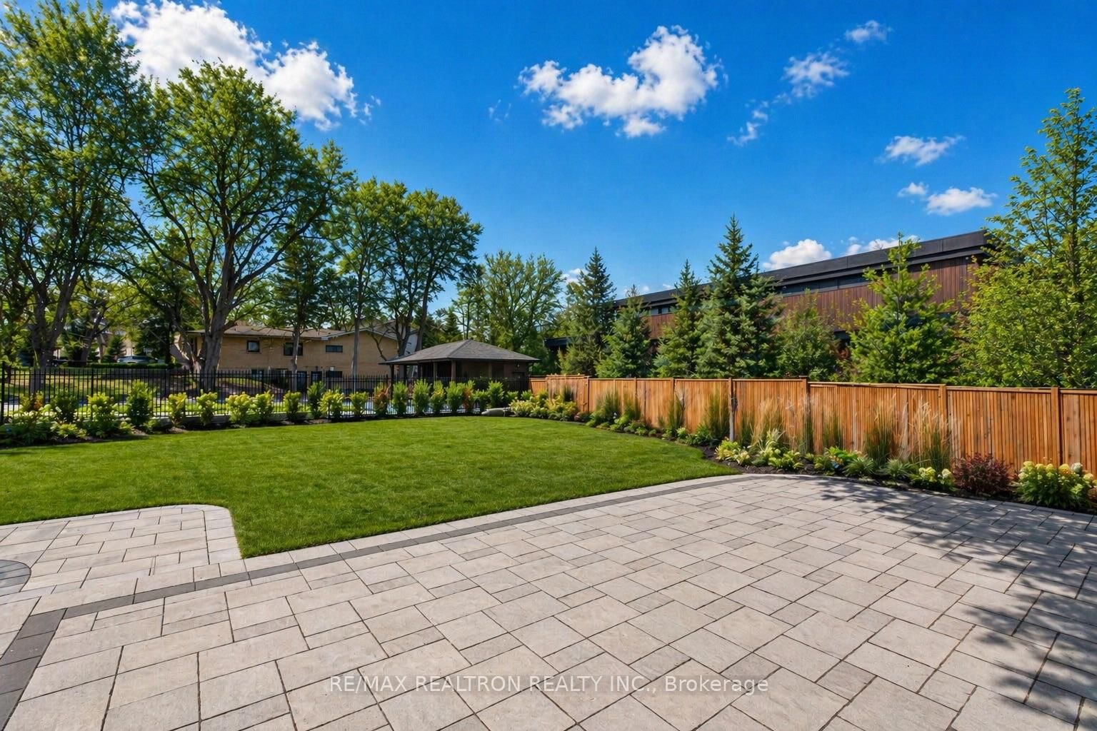 17 Pebblelane Court • Richmond Hill, ON photo 49