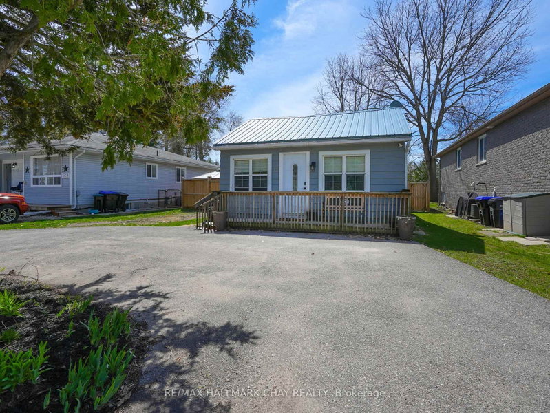 130 Simcoe Street, Essa