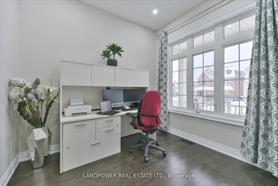 20 Tesla Crescent • East Gwillimbury, ON photo 6