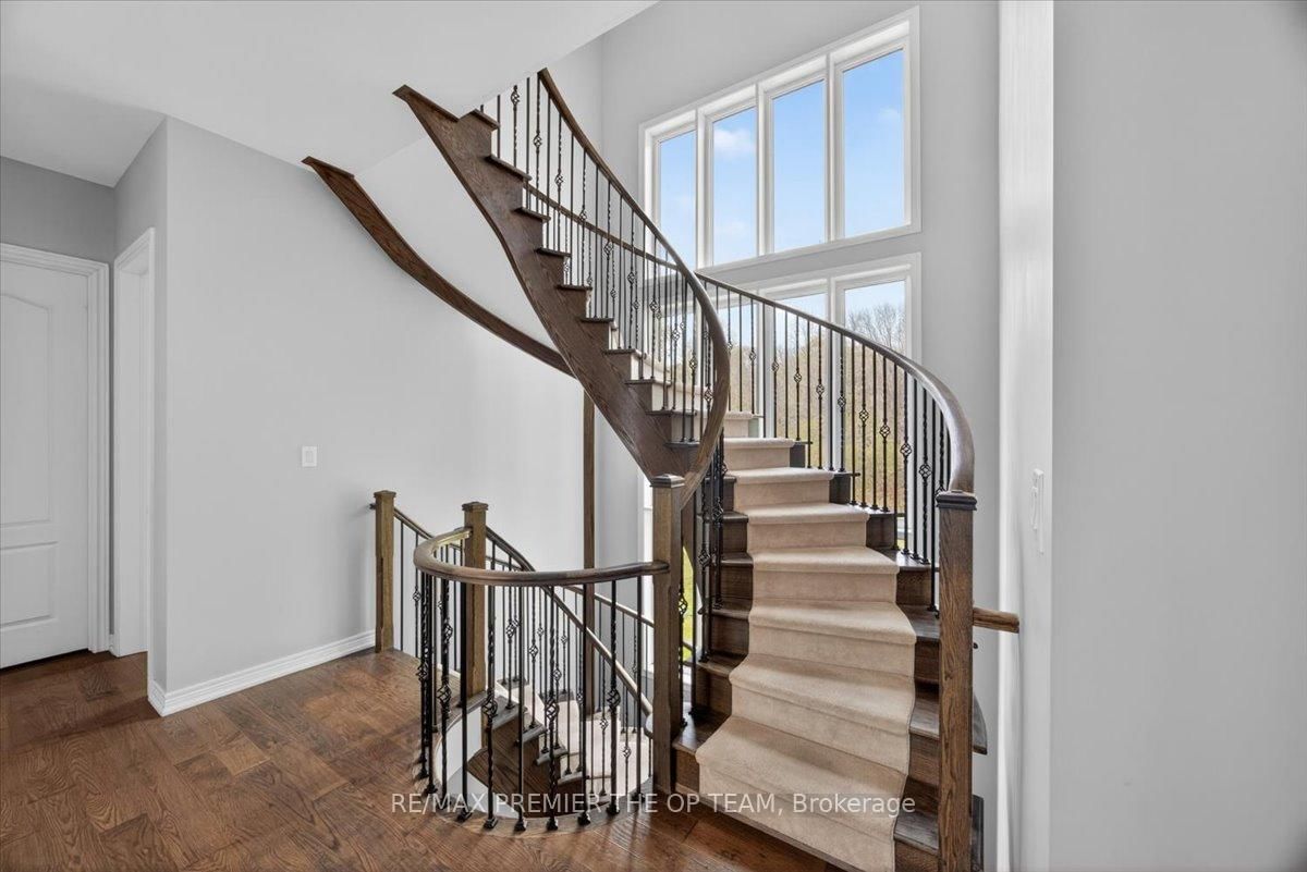 102 Pine Hill Road • Bradford West Gwillimbury, ON photo 10