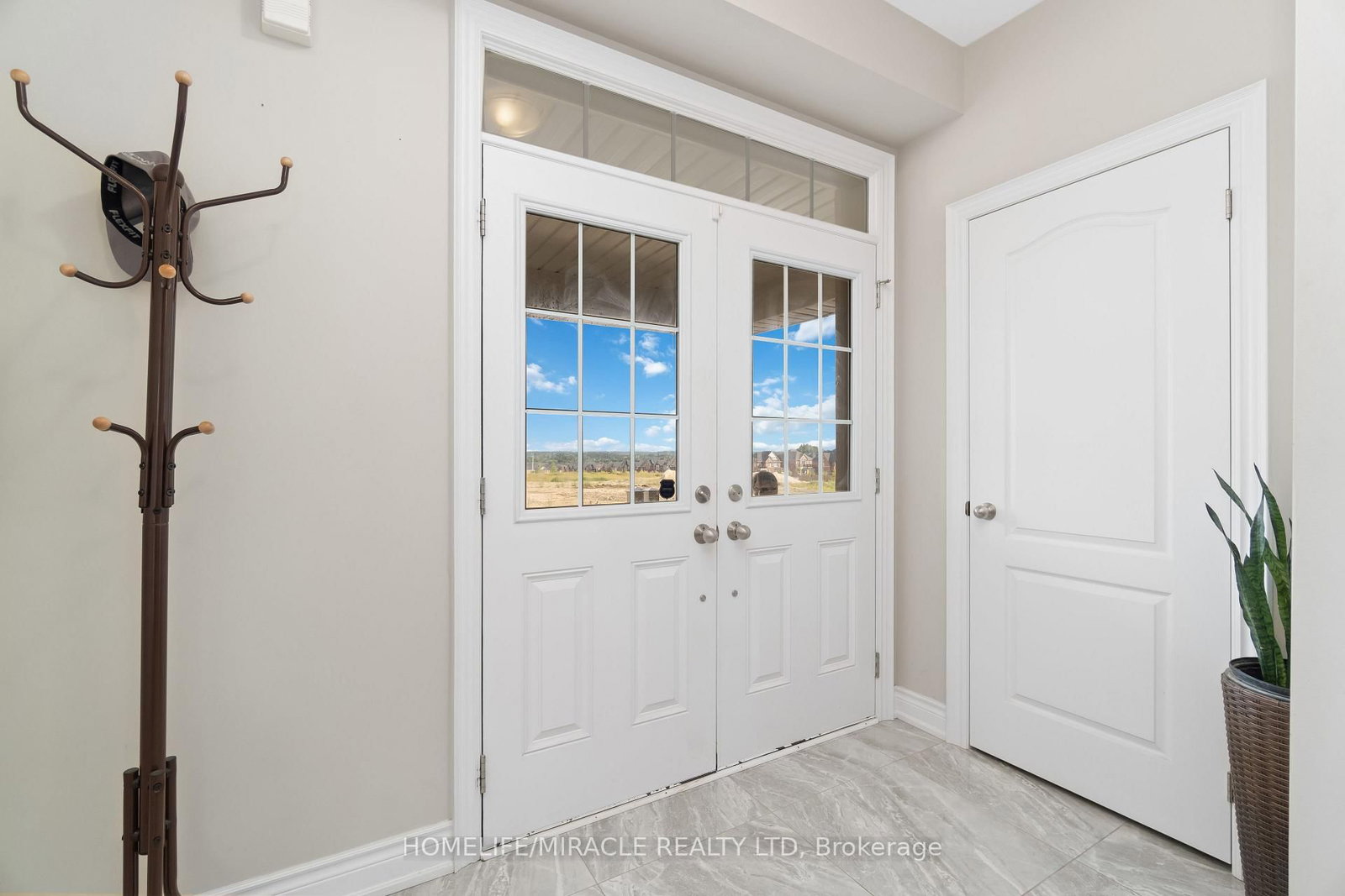 25 Pear Blossom Way • East Gwillimbury, ON photo 4