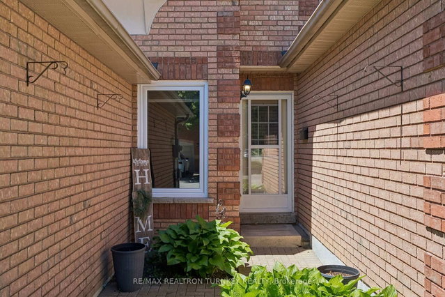 877 Playter Crescent