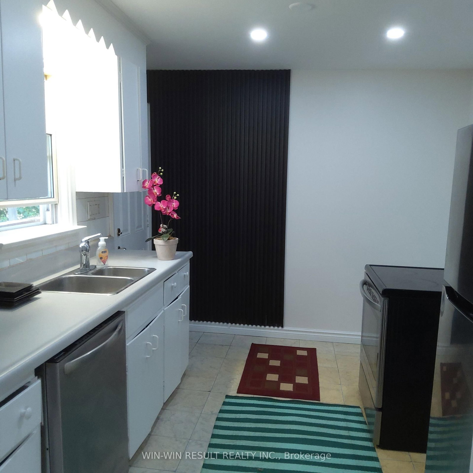 243 Cedarholme Avenue • Georgina, ON photo 1