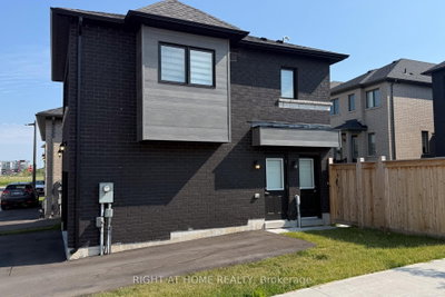 Unit Coach — 31 John Rolph Street — photo 2