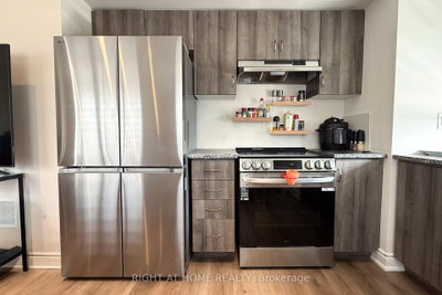 Unit Coach — 31 John Rolph Street — more photos