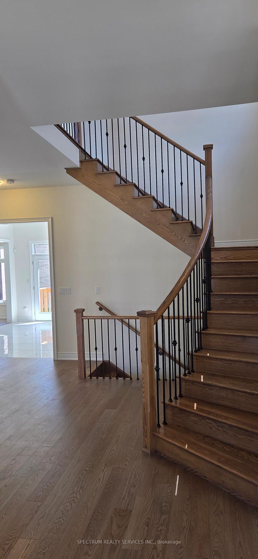 21 Lorrain Hand Crescent • Georgina, ON photo 2