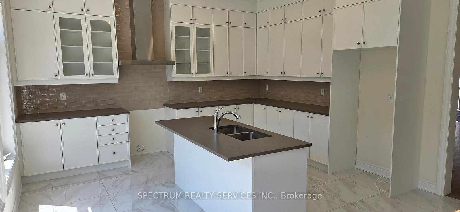 21 Lorrain Hand Crescent • Georgina, ON photo 5