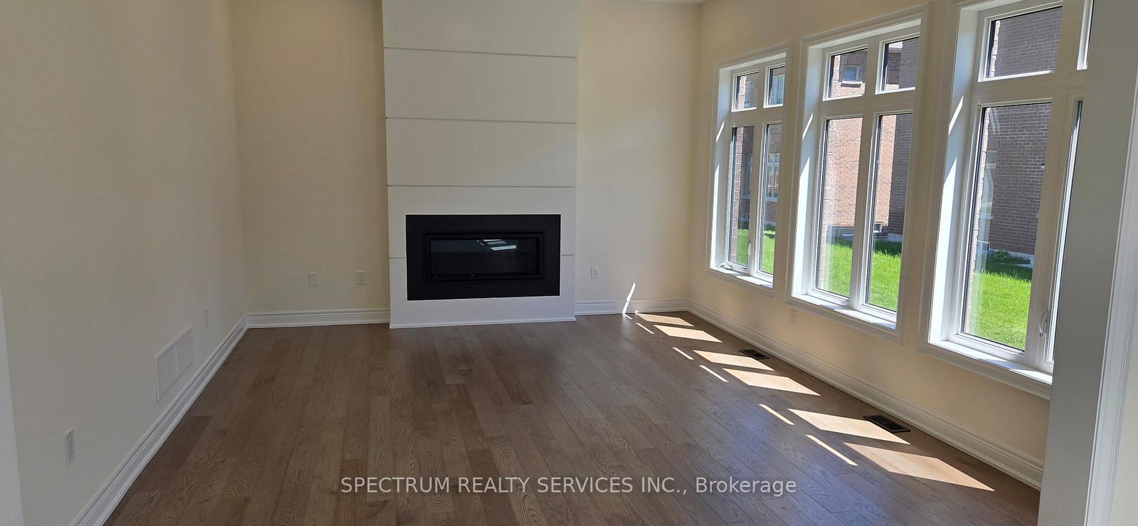 21 Lorrain Hand Crescent • Georgina, ON photo 6